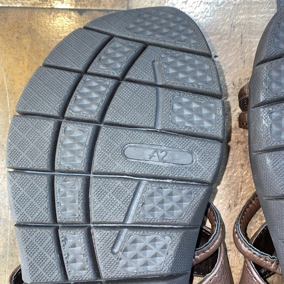 A2 by Aerosoles Brown sandals Women’s Size 9 Slip On, Faux Distressed Leather - Picture 14 of 15